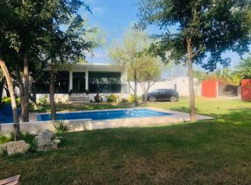 Quinta · 1000m² · 3 Recámaras · Quinta en Santa Maria Pesquería en Renta