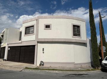 Casa · 200m² · 4 Recámaras · 2 Estacionamientos · Casa en Las Lomas Sector Bosques en Renta
