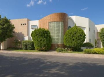 Casa · 471m² · 3 Recámaras · 3 Estacionamientos · Casa en Lomas de Los Pilares en Venta