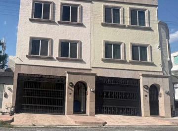 Casa en condominio · 2 Recámaras · 2 Estacionamientos · Townhouse en Contry Sol
