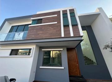 Casa de 3 habitaciones, Zapopan · En Venta Residencia Nueva *espectacular* en El Fracc. Jardín Real en Coto