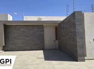 Casa · 110m² · 2 Recámaras · 2 Estacionamientos · Casa en Renta El Mayorazgo León Guanajuato