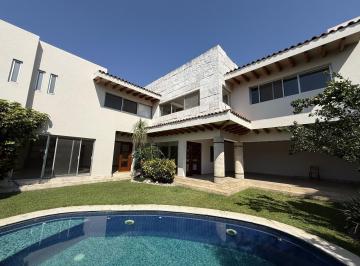 Casa · 440m² · 3 Recámaras · 4 Estacionamientos · Casa en Venta y Renta