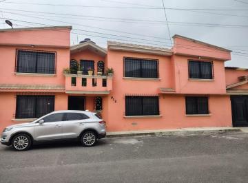 Casa · 250m² · 5 Recámaras · 3 Estacionamientos · Casa en Venta, Col. Ocho Cedros, Toluca, México