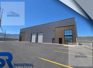 Bodega comercial · 700m² · 16 Estacionamientos · Bodega en Renta en Saltillo Coah
