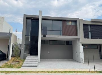 Casa · 217m² · 4 Recámaras · 2 Estacionamientos · Casa Nueva en Renta en Valles del Molino Zona Norte