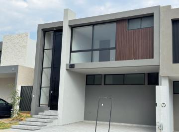 Casa · 217m² · 4 Recámaras · 2 Estacionamientos · Casa Nueva en Renta en Valles del Molino Zona Norte