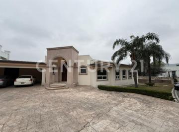 Casa · 700m² · 4 Recámaras · 6 Estacionamientos · Renta Casa La Herradura Carretera Nacional, Monterrey N. L.