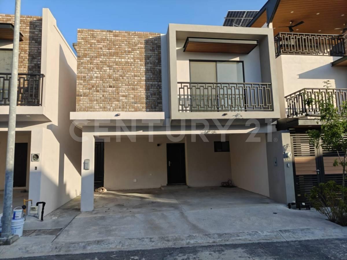 Casa en Renta en Col. Cerradas de Rinconada Colonial en Apodaca