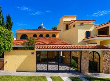 Casa de 5 habitaciones, Zapopan · Venta de Casa en La Colonia Bugambilias en Zapopan en Jalisco