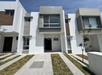 Casa de 3 habitaciones, El Marqués · Zaru, Circuito Universidades - Casa en Renta, Condominio con Amenidades.
