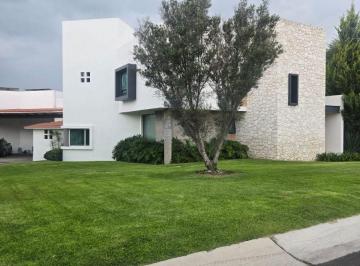 Casa de 4 habitaciones, Querétaro · Casa en Venta en El Campanario Qro