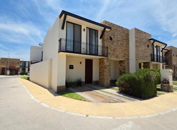 Casa · 162m² · 3 Recámaras · 2 Estacionamientos · Departamento en Corregidora