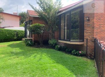 Casa en condominio · 450m² · 3 Recámaras · 2 Estacionamientos · Hermosa Casa en Venta en La Virgen, Metepec Estado de Mexico