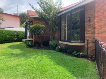 Casa en condominio · 450m² · 3 Recámaras · 2 Estacionamientos · Hermosa Casa en Venta en La Virgen, Metepec Estado de Mexico