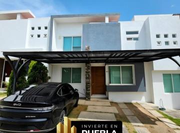 Casa en condominio · 190m² · 3 Recámaras · 2 Estacionamientos - CR Inmobiliaria · Lomas de Angelopolis 2, con 3 Habitaciones