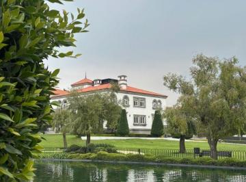 Casa de 6 habitaciones, Huixquilucan · Residencia Frente a Las Áreas Verdes de Fuentes de Las Lomas