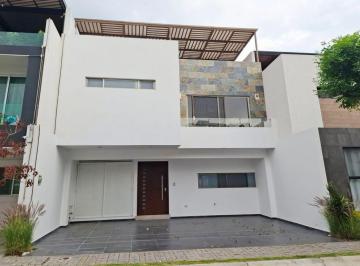 Casa · 280m² · 3 Recámaras · 2 Estacionamientos · Casa en Renta Lomas de Angelópolis, Parque Campeche, Frente a Barrio Cascatta, Puebla