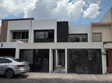 Casa · 300m² · 3 Recámaras · 2 Estacionamientos · Casa en Venta en Paseos de Taxqueña - (4)