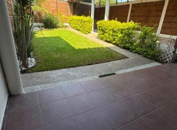 Casa de 3 habitaciones, León · Venta de Casa en Gran Jardin en Privada