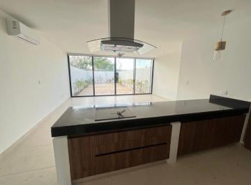 f7010fcbfc0a989c94af44722d2d45dcd1289f9c135a19953664ef901010ca05 · Townhouse de 2 Recámaras, Family Room y Cuarto de Servicio en Macora 86.