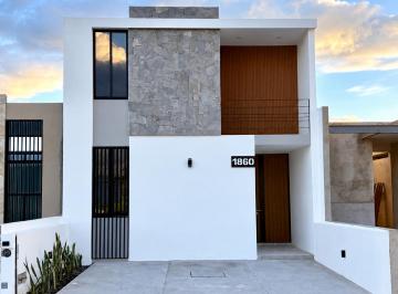 Casa de 3 habitaciones, Colima · Casa Astor Residencial Punto Rioja en Colima Col. Dos Plantas con Recámara en Planta Baja