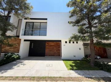 Casa de 3 habitaciones, Zapopan · Casa Nueva de Lujo con Rooftop en Solares Residencial