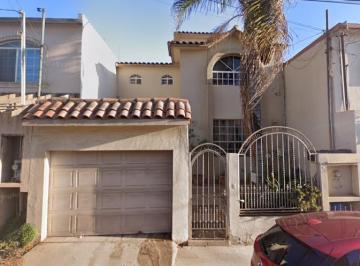 Casa de 4 habitaciones, Ensenada · Casa en Venta en Col Moderna Ensenada Baja California