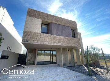 Casa · 341m² · 3 Recámaras · 3 Estacionamientos · Casa en Condominio - Fraccionamiento La Espiga