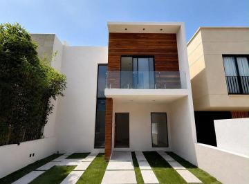 84fe11bce2777b3b0e7168b8dc94a07c6215156077f648147cb0e45698bf0df5 · Casa en Venta en Fraccionamiento El Refugio, Querétaro