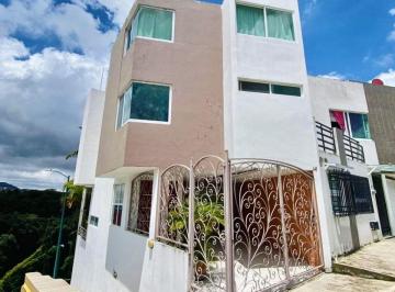Casa · 210m² · 3 Recámaras · 1 Estacionamiento · Casa - Emiliano Zapata