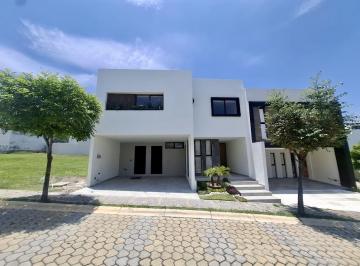 Casa en condominio · 263m² · 4 Recámaras · 2 Estacionamientos · Casa Nueva en Venta en Lomas de Angelópolis - 4 Recámaras Persianas a 5 Min de Chedraui Cascatta