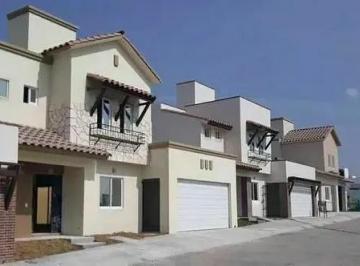 Casa · 204m² · 3 Recámaras · 2 Estacionamientos · Casa Espaciosa en Renta Condominio "Livenza" Fraccionamiento La Vista Queretaro