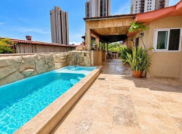 ec5062e069928daef3e40c18298b21b2a33d7c856dfe3d6c085b489f82483de3 · Penthouse de 405 m² en Country Club | Alberca Privada | Nuevo Precio $18.3 Mdp