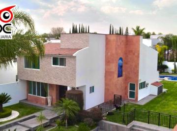 Casa · 595m² · 4 Recámaras · 8 Estacionamientos · Hermosa Casa en Venta en Balcones de Juriquilla