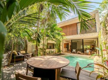 Villa · 301m² · 3 Recámaras · 2 Estacionamientos · Lujo Que Respira Naturaleza: Villa con 3 Recámaras con Alberca. Llave en Mano!