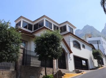 Casa de 4 habitaciones, Monterrey · Casa en Venta en Residencial Cumbres | 727 m² | 4 Rec | Terraza y Cine
