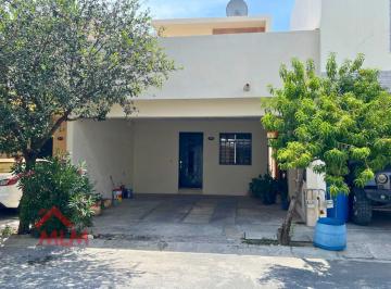 Casa · 90m² · 3 Recámaras · 2 Estacionamientos · Casa de Renta Excelente Ubicación en un Fraccionamiento Privado con Acceso Rápido a Las Principale