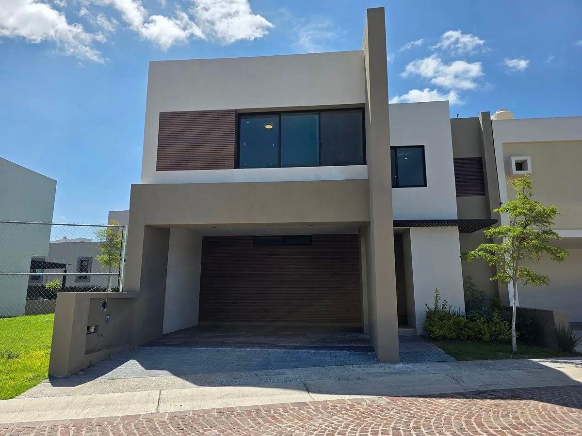 Orchid House for Sale in Cumbres del Lago