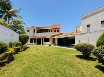 Casa · 600m² · 3 Recámaras · 3 Estacionamientos · Casa en Fraccionamiento Costa de Oro