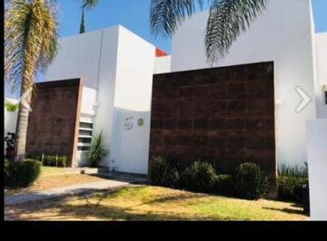 Casa en condominio · 137m² · 3 Recámaras · 2 Estacionamientos · Casa en Renta Juriquilla Santa Fe