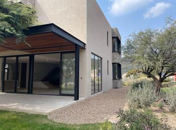 cbca0e84aa154e4c3a730d36b58059df6f26bab85b1fa886a8058ca66e519712 · Casa Amplia en Venta en Altozano Querétaro