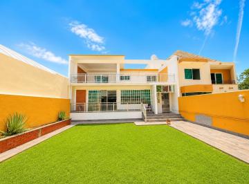 Casa · 370m² · 3 Recámaras · 2 Estacionamientos · Casa con Amplio Jardín con Excelente Ubicación, jardines de Mocambo, Boca del Río, Veracruz