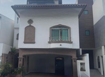 1 · Casa en Venta en Privanzas Zona Valle Oriente