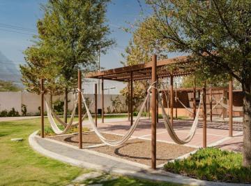 Departamento de 3 habitaciones, Santa Catarina · Departamento con Balcón, Alberca, Chorros de Agua Interactivos, en Venta