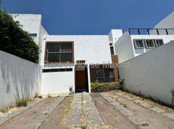 Casa de 3 habitaciones, El Marqués · Renta Casa Dentro del Mirador 3 Recamaras 3 Baños Completos Estudio y Jardin