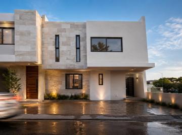 Casa de 4 habitaciones, Querétaro · Casa en Venta en Preserve Juriquilla, Querétaro. 4 Recámaras, Una en Pb, Roof G