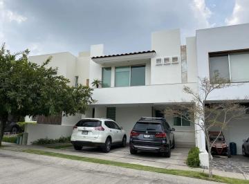 Casa de 4 habitaciones, Zapopan · Casa en Renta en Virreyes Risidencial