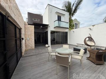 Casa · 258m² · 3 Recámaras · 3 Estacionamientos · Casa en Venta en Residencial Lirios, Jardines del Sur 1, Cancún