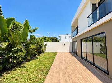 Casa · 212m² · 3 Recámaras · 2 Estacionamientos · Casa con Amplio Jardin, Riviera Veracruzana Fraccionamiento Punta Tiburón, Alvarado